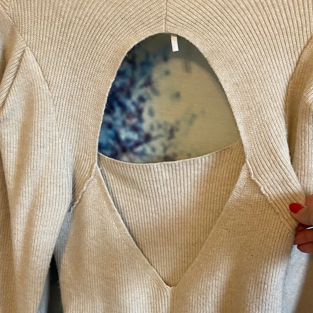 NWOT Free People Cream/oatmeal puff sleeve open back Knit Blouse sweater - Picture 8 of 10